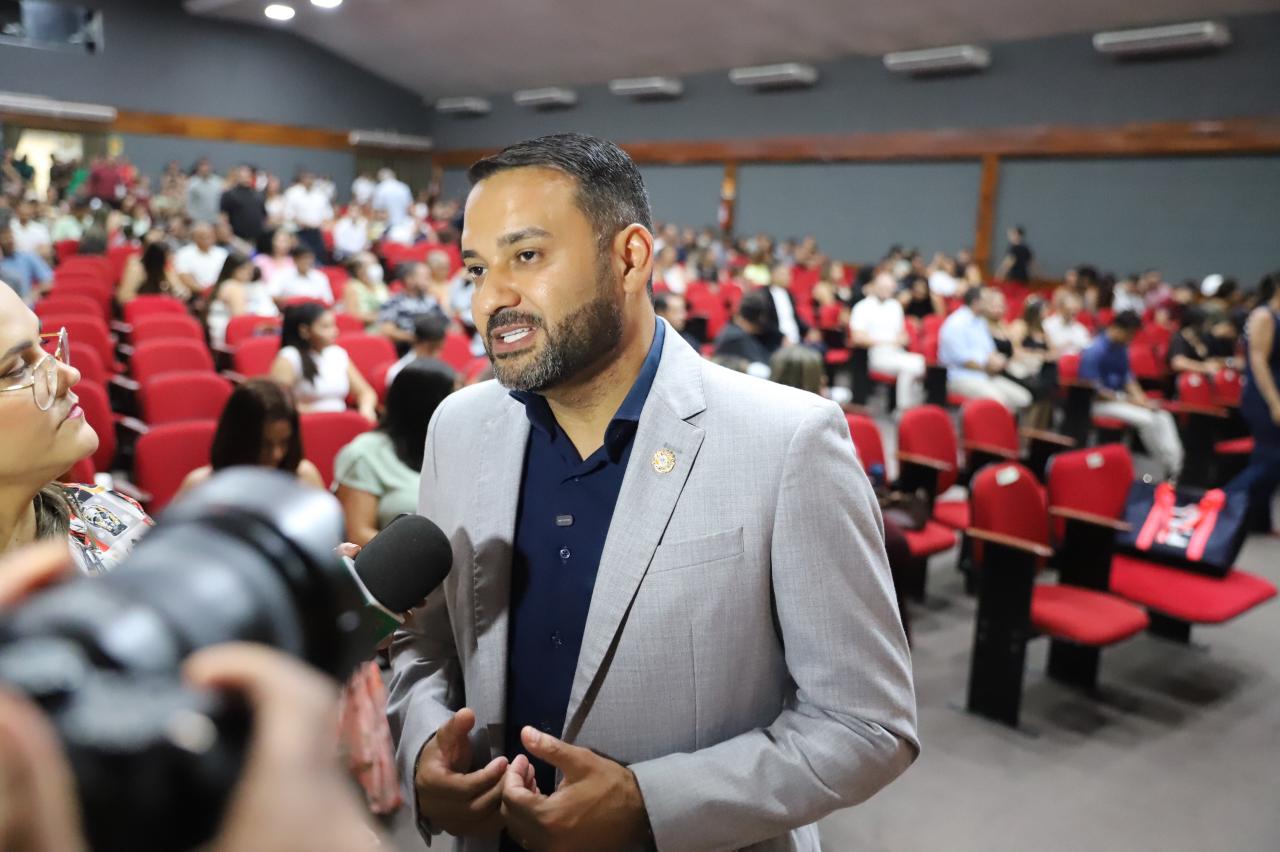 Aberson confirma convocação de mais de 700 professores da Educação Especial para o dia 30